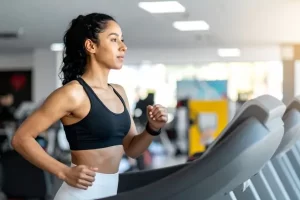 Mulher fazendo exercicio